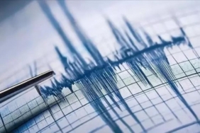 Endonezya'da deprem! En az 100 ev hasar aldı